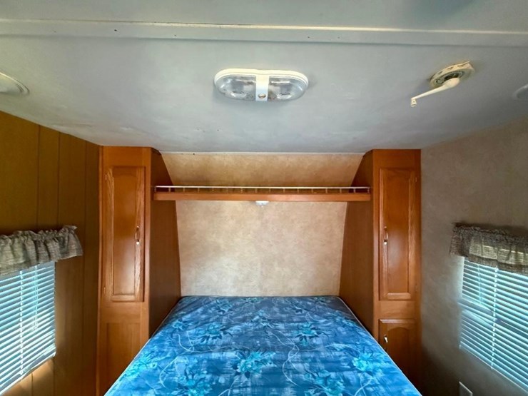 2009-wildwood-x-lite-22rb-camper-image-29
