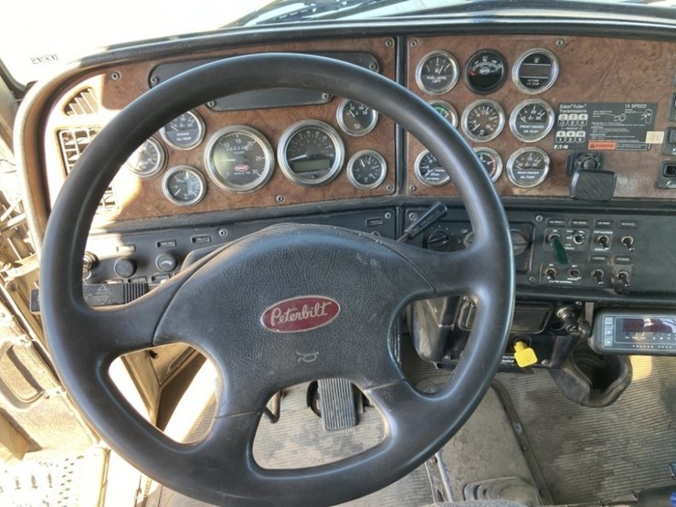 2004-peterbilt-378-image-11