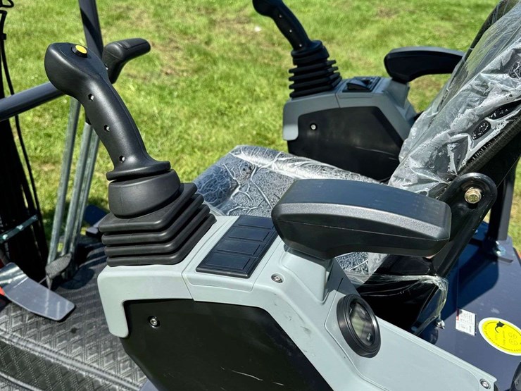 cfg-industrial-mx15rx-mini-excavator-image-11