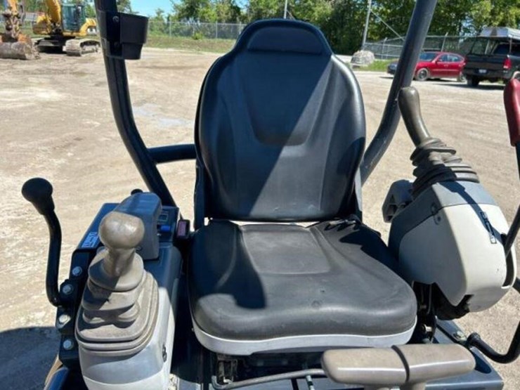 2015-deere-17g-image-15