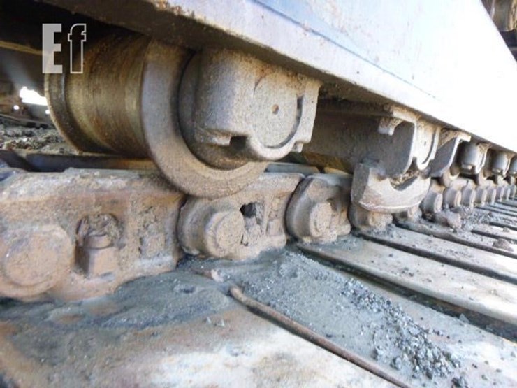 2011-deere-225d-lc-image-28