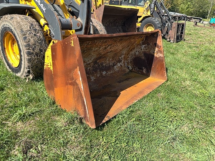 2015-deere-344k-image-6