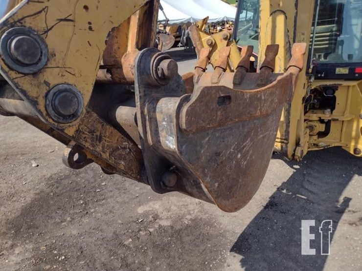 2004-caterpillar-420d-image-32