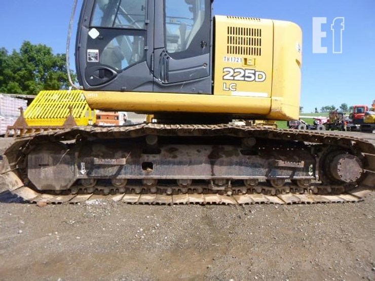 2011-deere-225d-lc-image-15