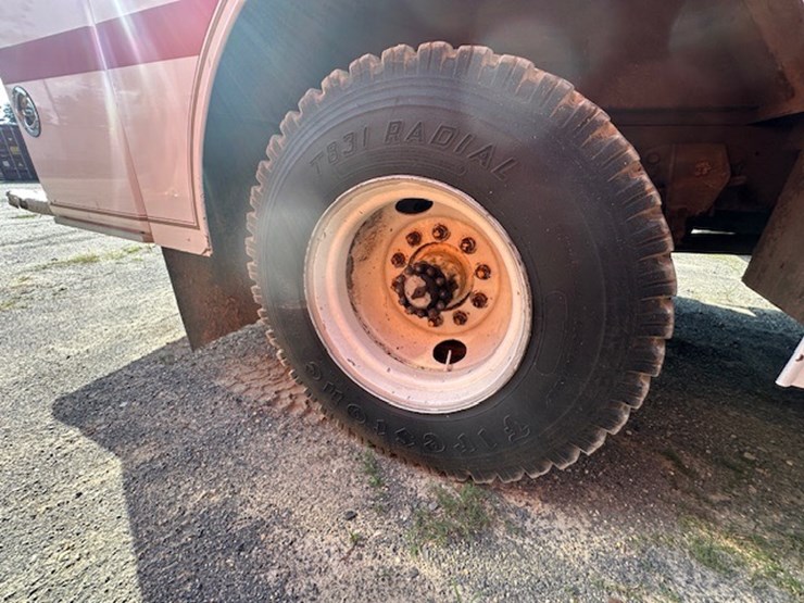 1983-ford-7000-image-24