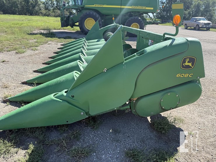 2012-john-deere-608c-image-14