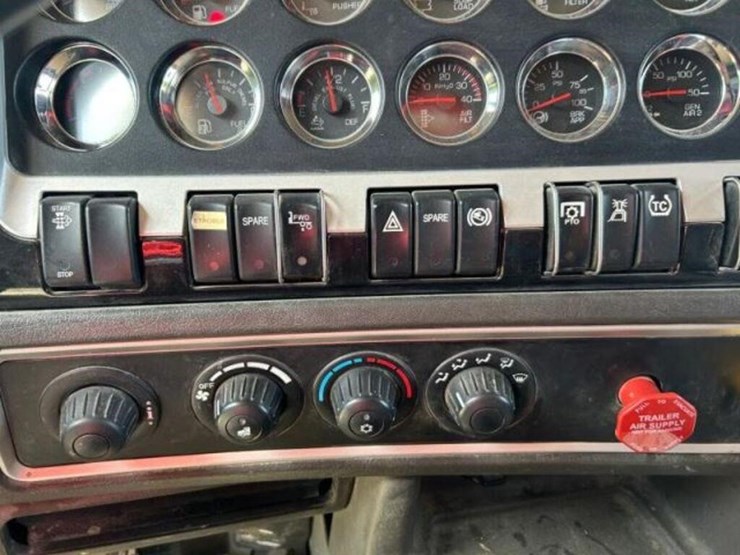 2022-kenworth-t800-image-19