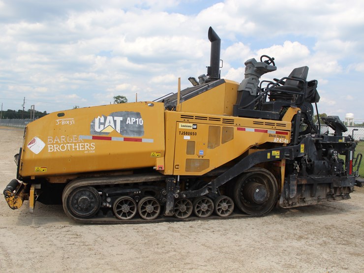 2017-caterpillar-ap-1055f-image-22