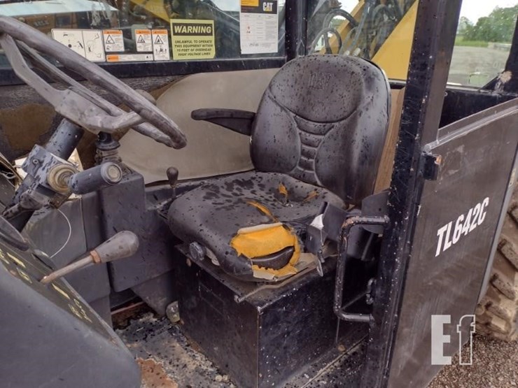 2013-caterpillar-tl642c-image-12