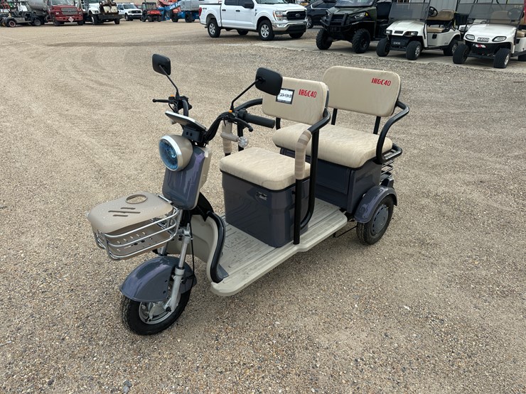 #61-•-2-seater-electric-scooter,-front-and-rear-basket,-charger-image-1