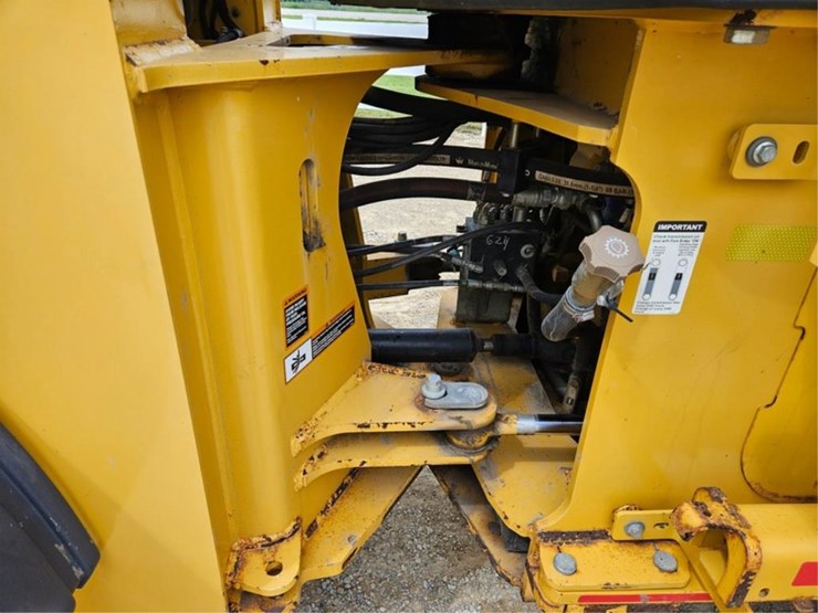 2012-deere-624k-image-26