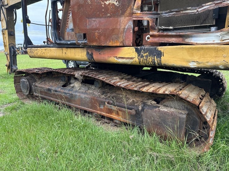 caterpillar-320-image-7