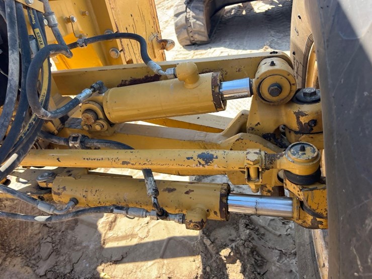 caterpillar-140m-image-29