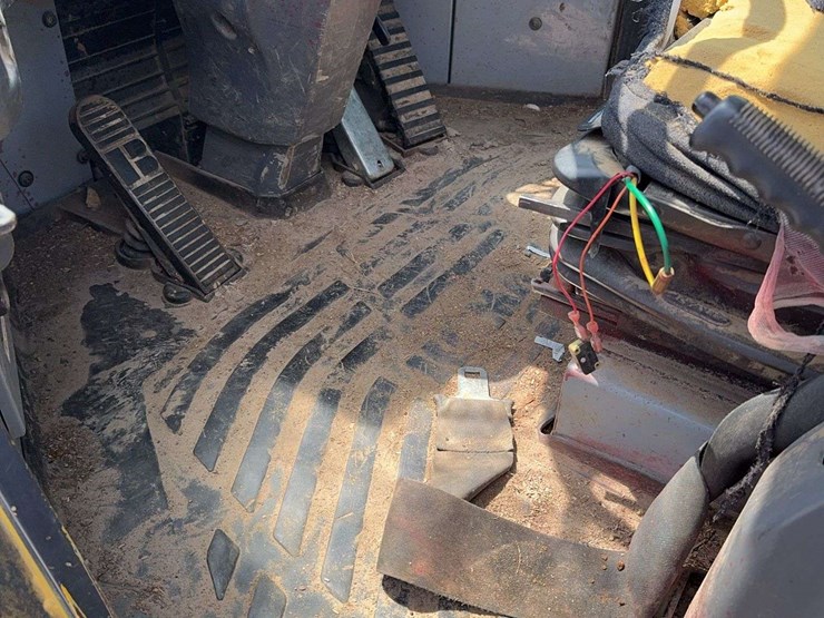 2012-komatsu-wa250-image-26