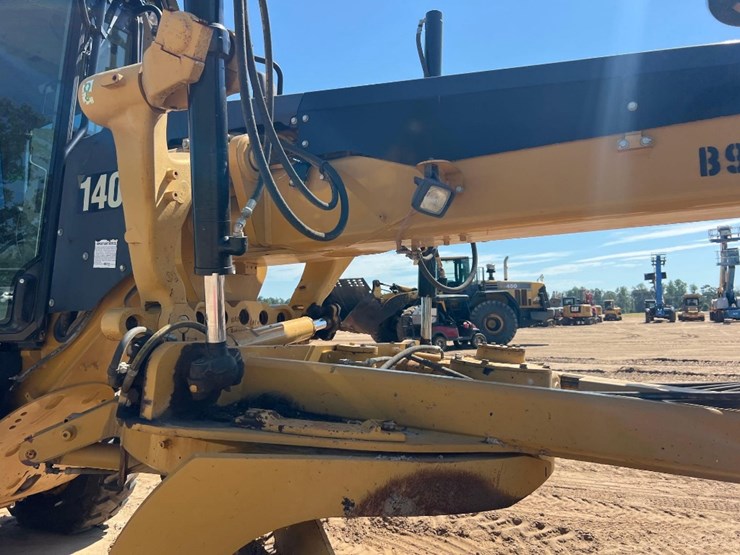 caterpillar-140m-image-27