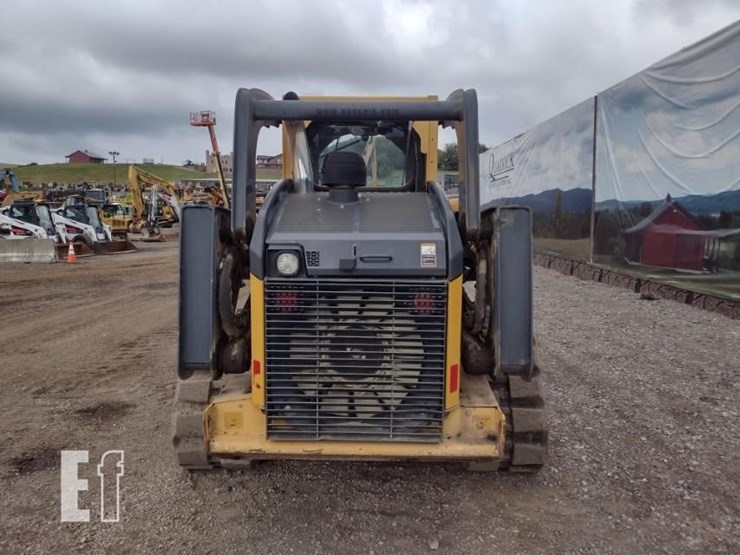 2015-deere-329e-image-4