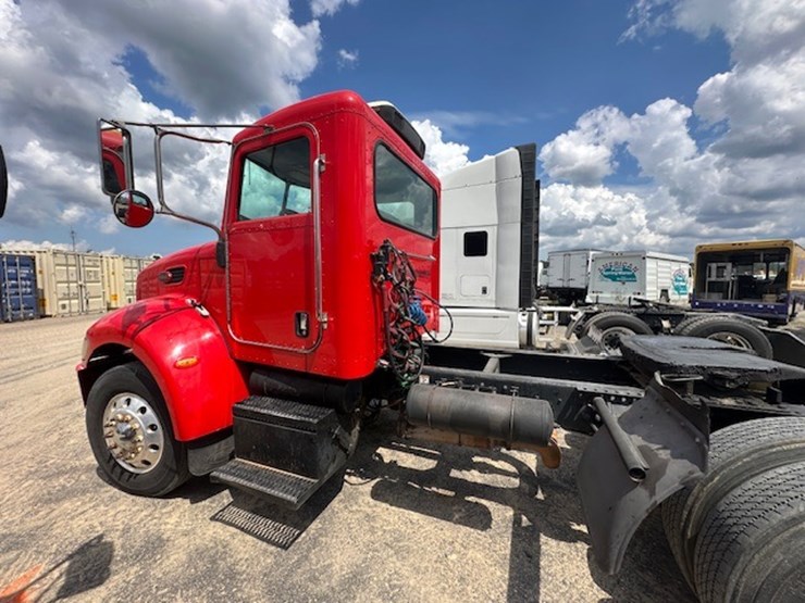2008-peterbilt-335-image-6