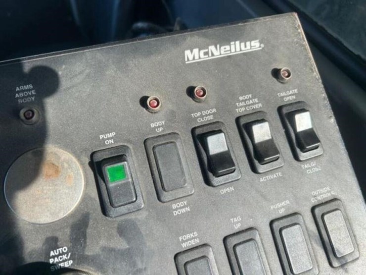 2009-peterbilt-pb320-coe-front-loading-t/a-garbage-image-23