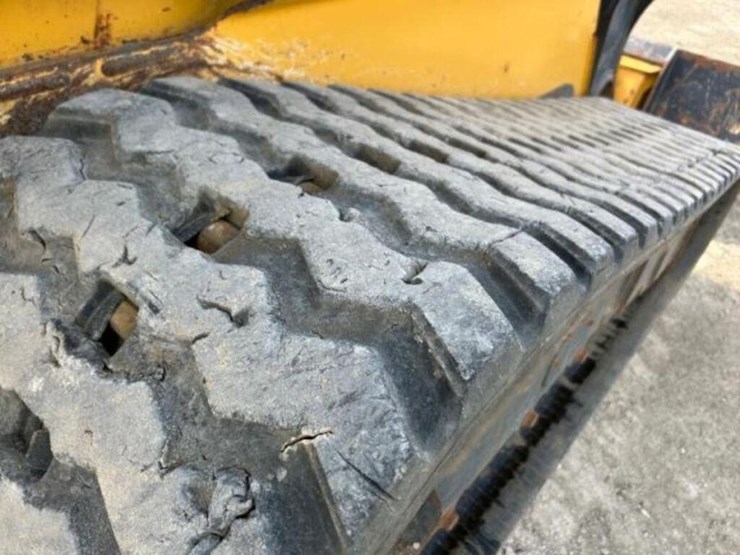 deere-331g-image-35