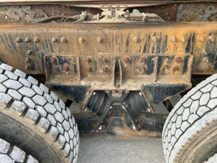 2005-volvo-tri/a-dump-truck-4v5k99gh55n391882-image-53