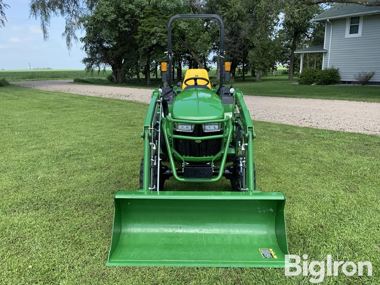 2023-john-deere-2032r-image-2