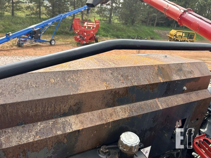 2015-case-ih-8240-image-92