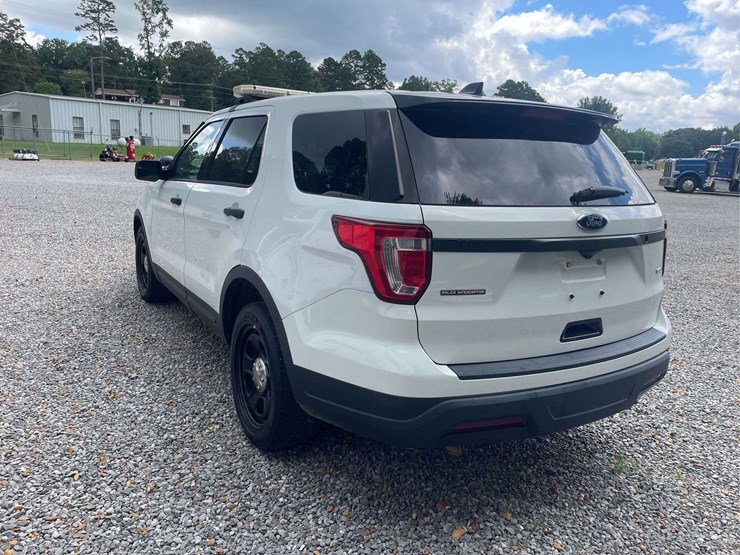 2018-ford-explorer-image-3