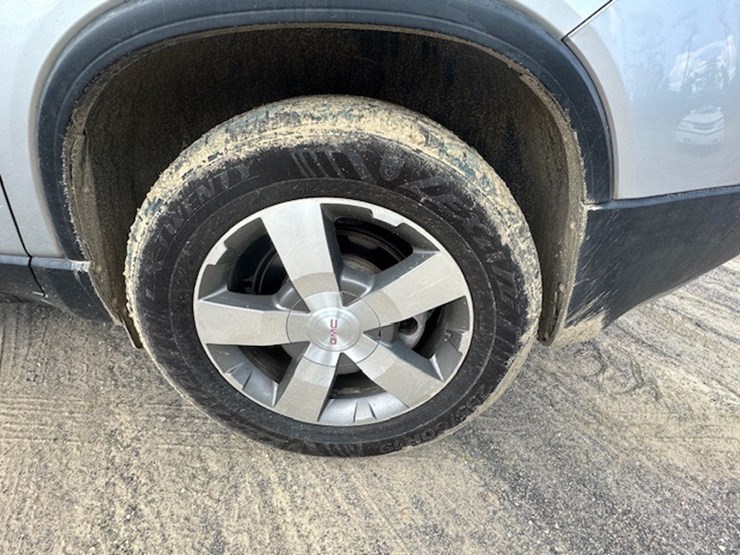 2011-gmc-acadia-image-12