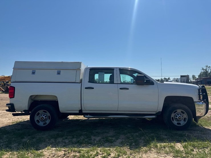 2016-chevrolet-2500-truck-image-5