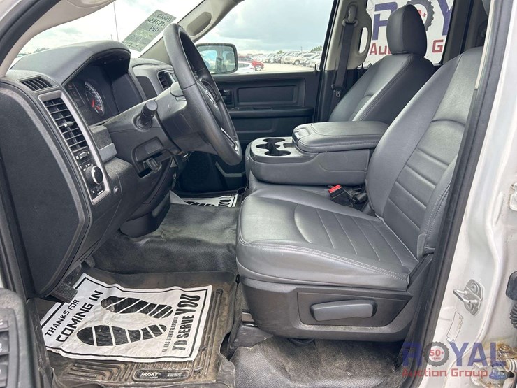 2020-ram-1500-classic-image-14