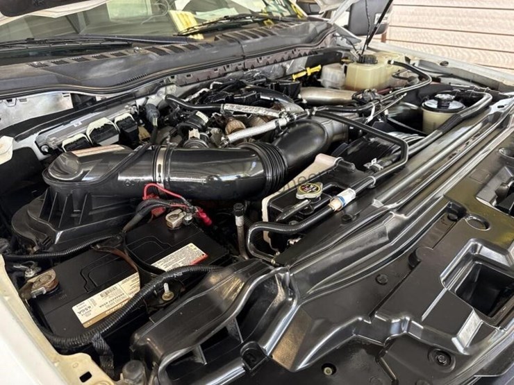 2017-ford-f550-image-15