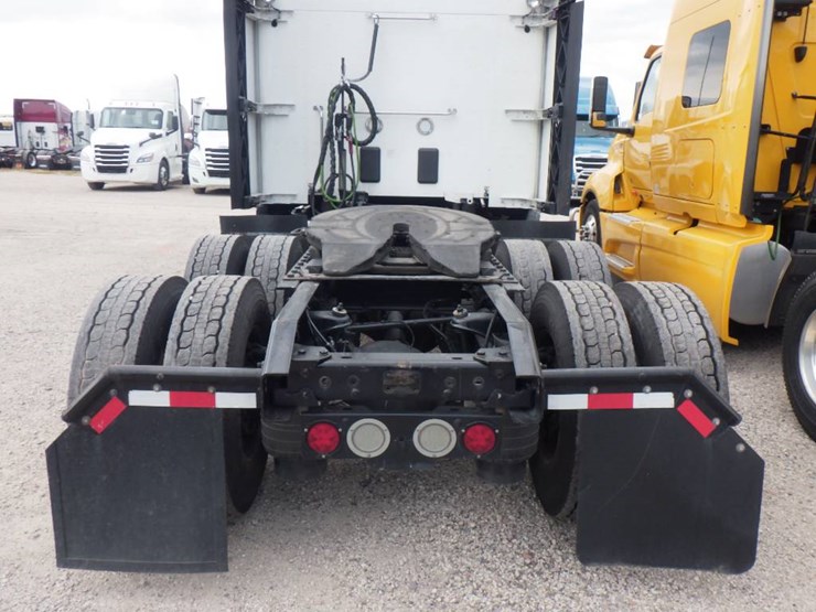 2023-kenworth-t680-image-5