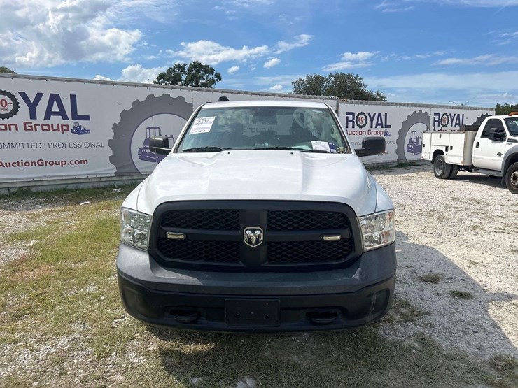 2019-ram-1500-classic-image-21