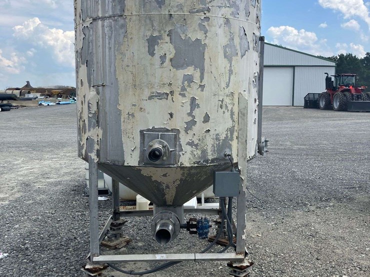 1500-gal.-stainless-steel-chemical-mixing-tank-and-stainless-fittings-image-4