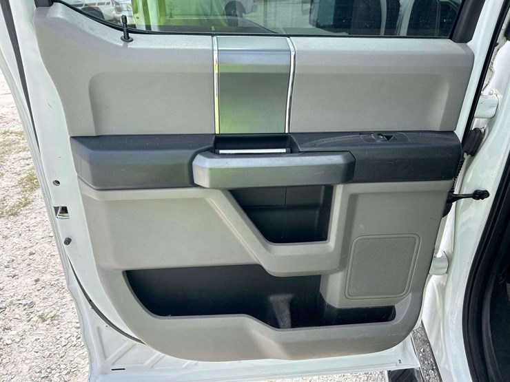 2017-ford-f150-image-19