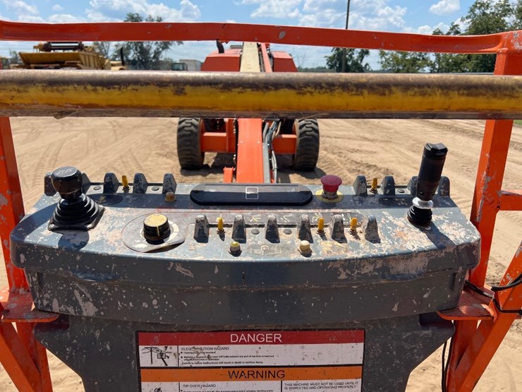 2006-jlg-660sj-image-30