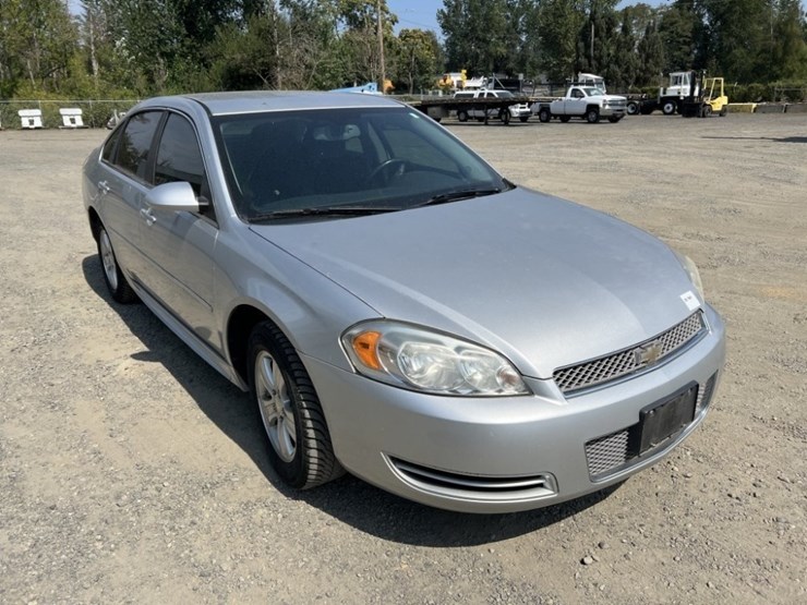 2013-chevrolet-impala-sedan-image-2