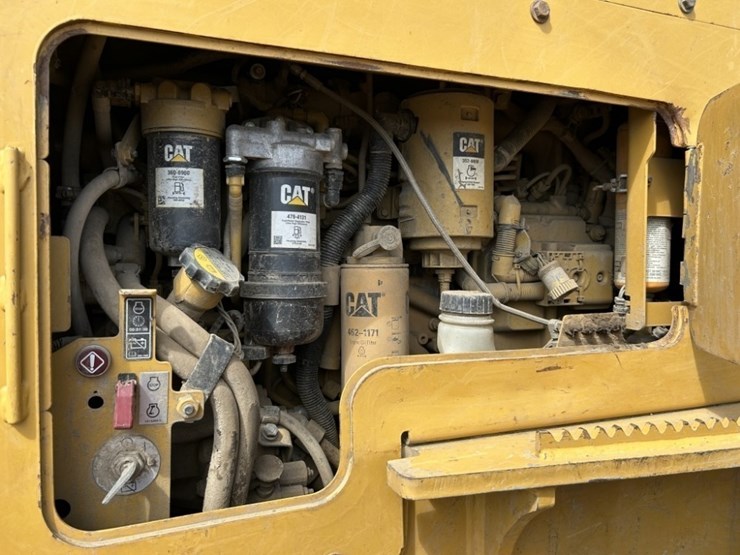 2019-caterpillar-555d-image-28