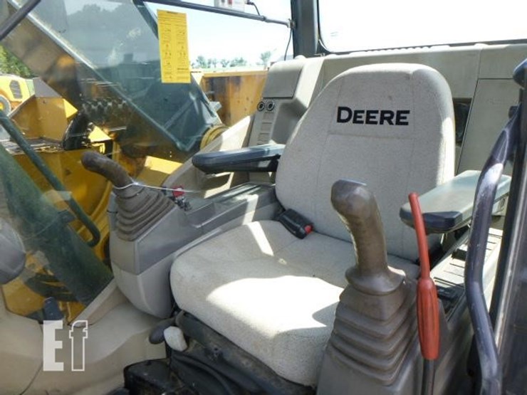 2011-deere-225d-lc-image-11