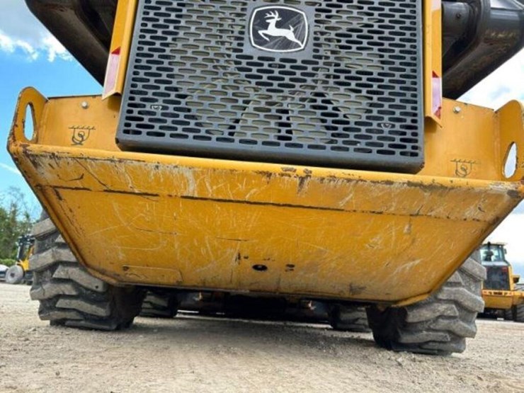 2017-deere-320e-image-59