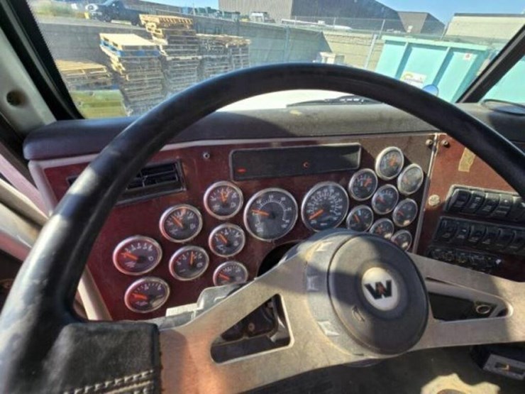 2014-western-star-4900sb-image-20