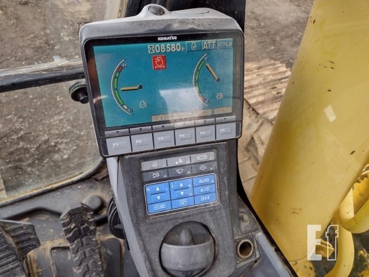 komatsu-pc220-lc-8-image-7