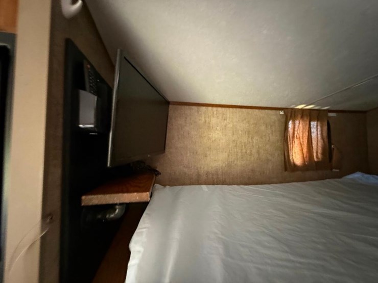 2016-creekside-24'-camper-(slide,-awning,-tandem-image-20