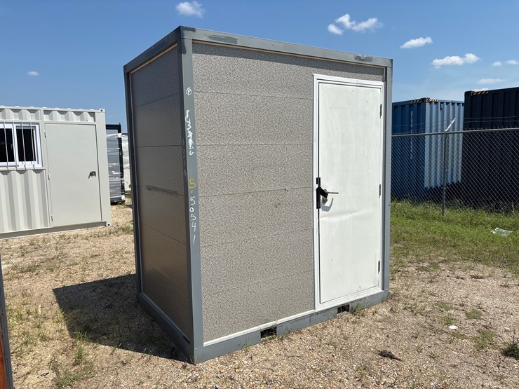 #1319-•-portable-restroom-image-24