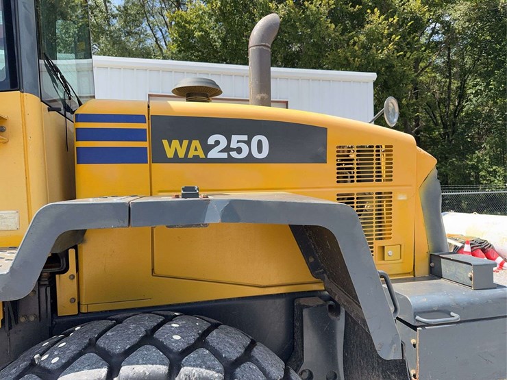 2012-komatsu-wa250-image-17