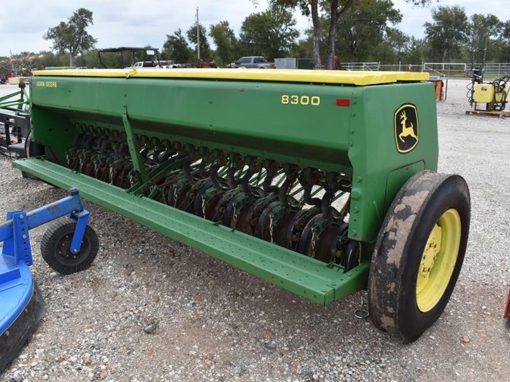 john-deere-8300-image-3