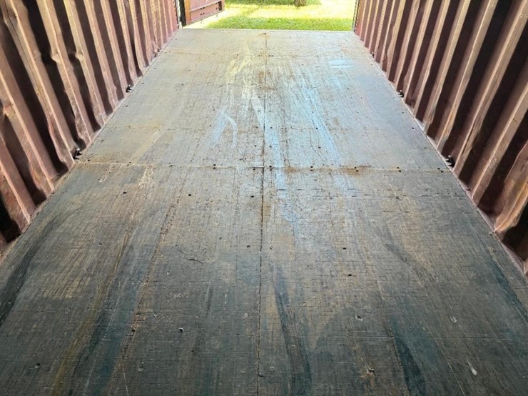 20'-shipping-container-image-8