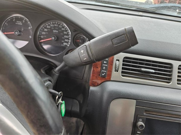 2011-gmc-3500-image-30
