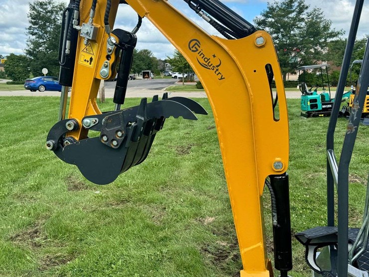 2025-cfg-industrial-xz20r-mini-excavator-...-unused-image-4