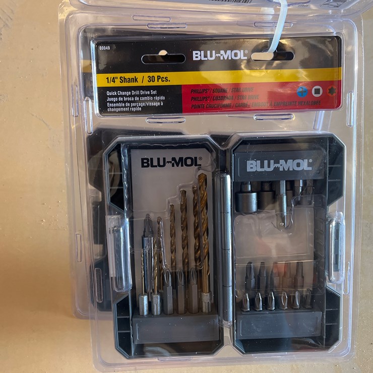 #28 • LOT OF 3 QUICK CHANGE DRILL DRIVER SET